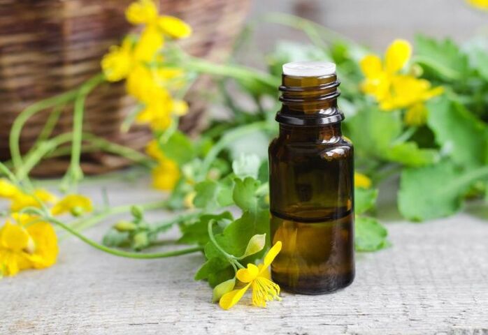 O óleo de Celandine para uso externo contra fungos nas unhas é adequado para mulheres grávidas e crianças